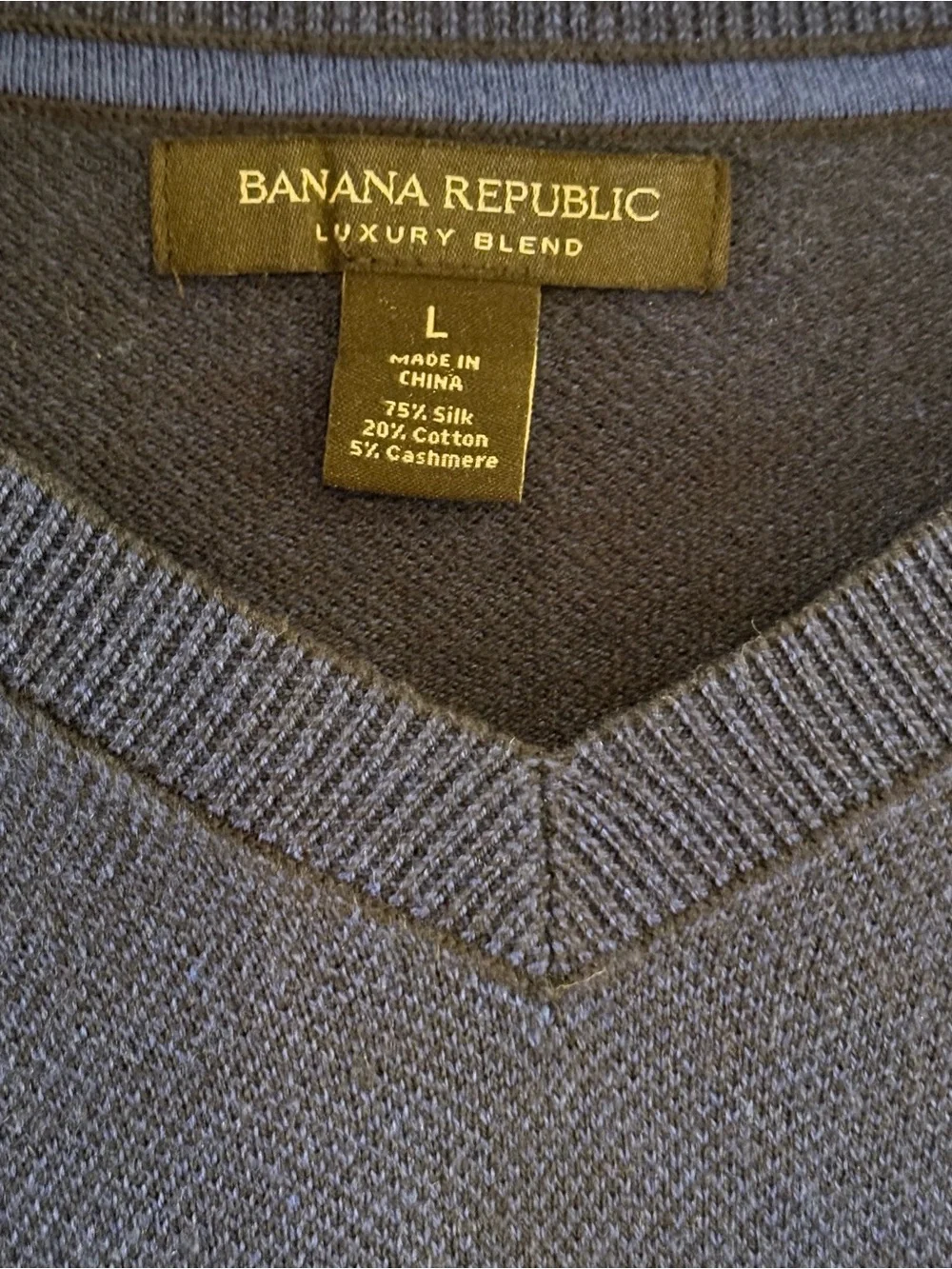 Banana Republic Men's V-Neck Sweater in L Blue Silk Cotton Cashmere